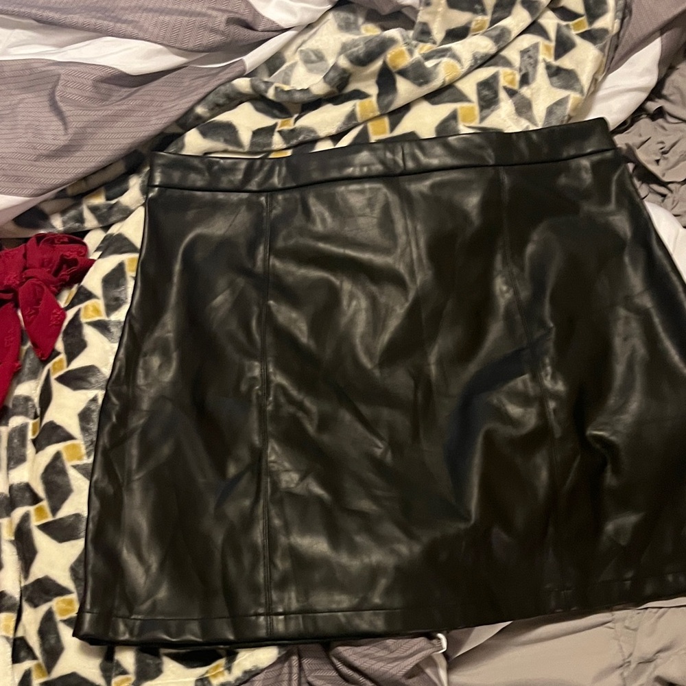 SHEIN Black Faux Leather Mini Skirt